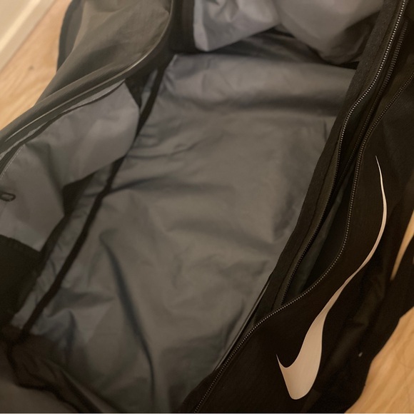 Nike Black Duffel Bags - Picture 2 of 6